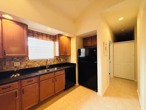 Fully stocked Kitchen w/ granite countertops
