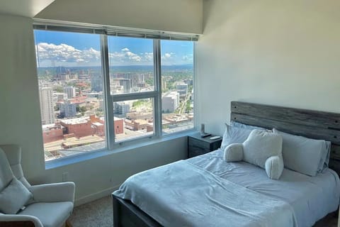 Condo Unit: 31st Floor Bedroom Views of Downtown (Angle #1)