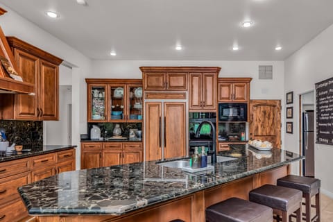 Dishwasher , Plate warmer and so much more