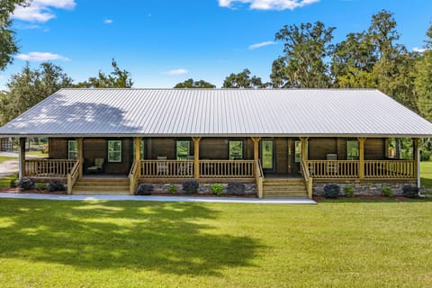 Williston Vacation Rental | 3BR | 2BA | 773 Sq Ft | Stairs Required