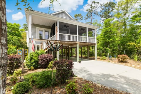Welcome to Blue Heron Landing in the quiet wooded area of Oak Island. 1/2 mile to the beach, shopping, restaurants & entertainment.