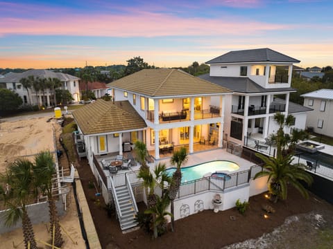 Welcome to the stunning Casa Esmeralda!
