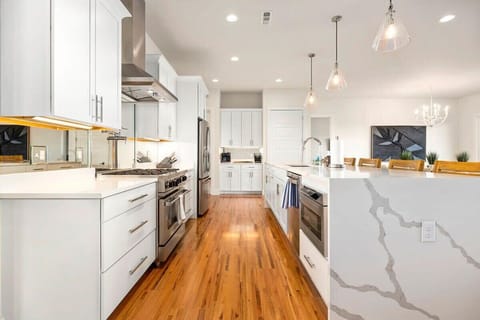 The open concept kitchen is fully stocked!