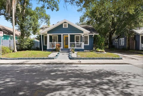 Our house is surrounded by greenery and offers a warm and welcoming atmosphere from the moment you arrive.