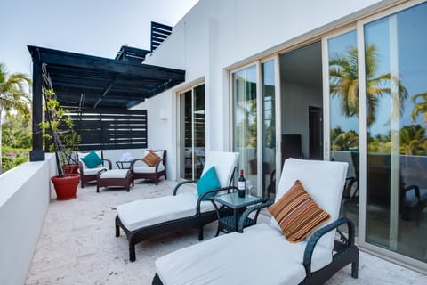 Garden View Condo - balcony (2nd level unit only)