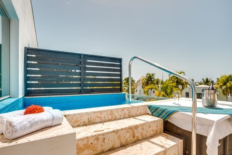 Penthouse - private plunge pool on the balcony