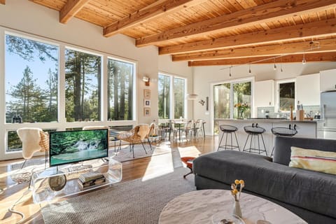 Living Room Open concept With windows bringing in the outdoors