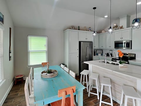 Dining & Kitchen Bar Seating