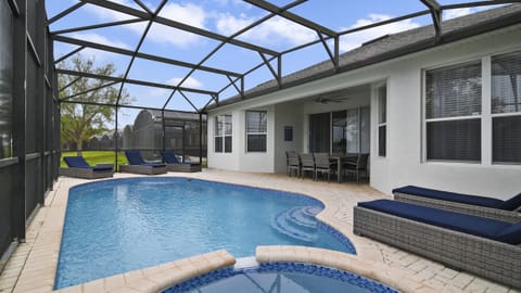 Private heated pool and spa w/ conservation view