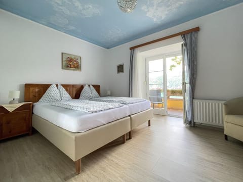 Doppelzimmer mit Balkon und Seeblick - Pension Sedlak und Golfappartements Bed and Breakfast in Spittal an der Drau