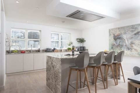 Kitchen area with toaster, kettle, dishwasher - Sandyford