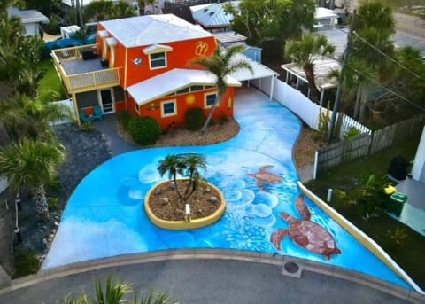 Doesn't this make you smile!
3 bedrooms, 5 beds.
Saltwater (best for hair) pool.
