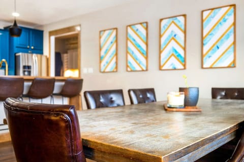 Spacious Dining Room Table - Elegant Gatherings & Memorable Meals