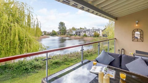 Balcony, Firecrest, Bolthole Retreats