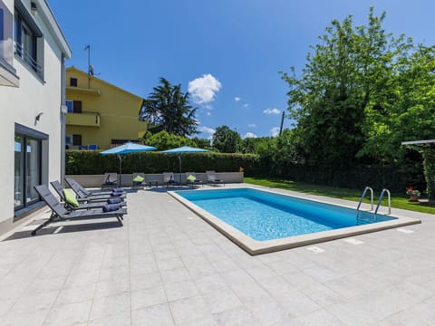 Plant, Sky, Water, Swimming Pool, Building, Outdoor Furniture, Window, Cloud, Shade, Tree