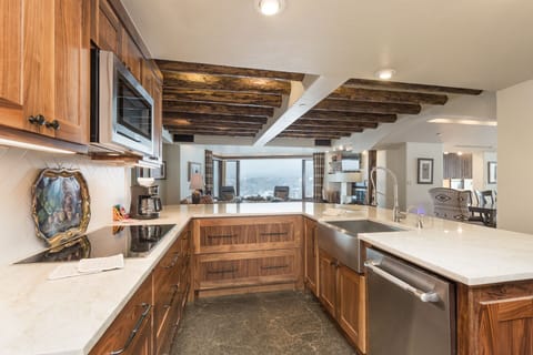 Fully Stocked Kitchen