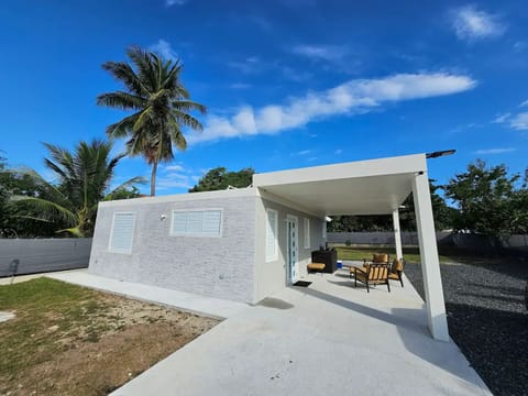 7-minute walk to Esperanza Malecon, restaurants and beach