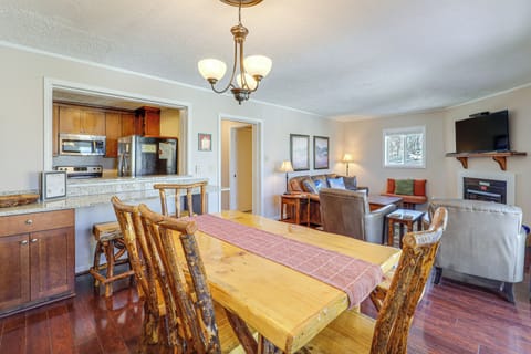 Dining Area | Free WiFi | Single-Story Unit