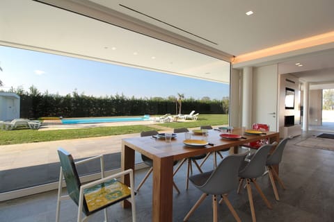 Autumn, Dining Room, Spring, Summer