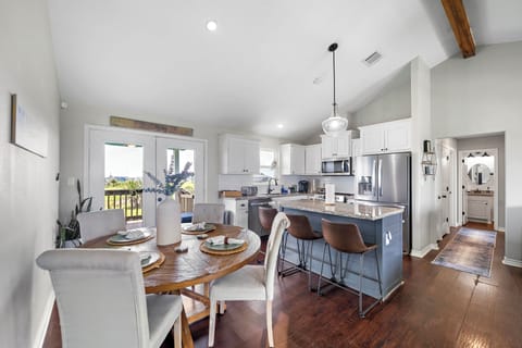 Dining Area & Kitchen