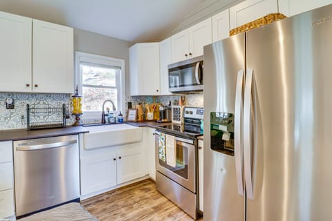 Kitchen | Nespresso Coffee Maker w/ Starter Pods Provided