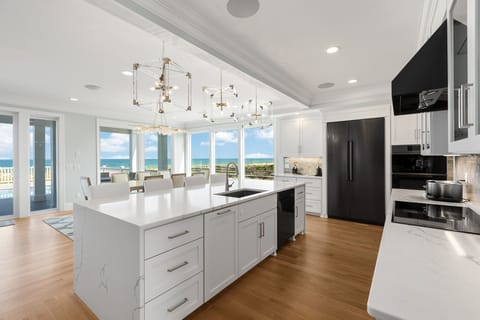 Gormet kitchen with an stunning view