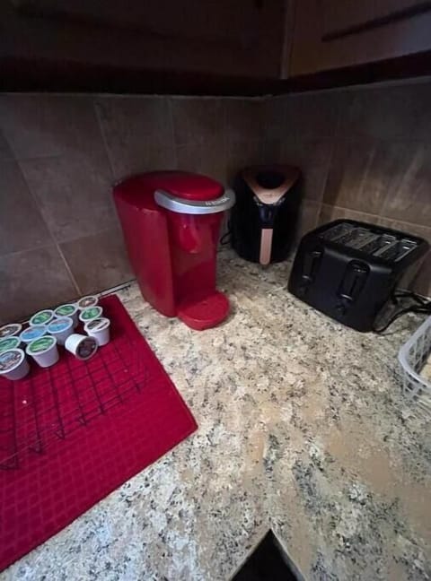 Kitchen. Air fryer , 4 slice toaster and starter breakfast items.