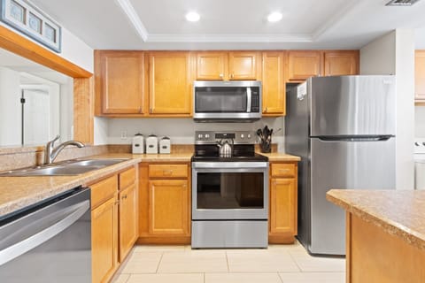Fully equipped kitchen with everything you need to prepare your favorite meals!