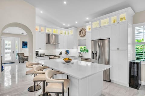 Kitchen Island - Seating for 3