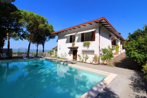 Water, Plant, Sky, Property, Building, Swimming Pool, Tree, Azure, Window, Shade