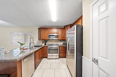 Fully equipped kitchen with high quality granite countertops. Fridge dispenses water and ice!
