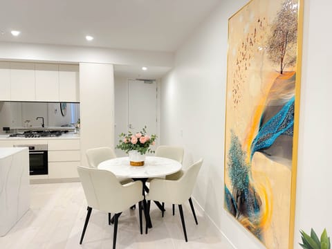 Dining & Kitchen