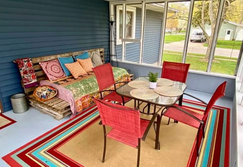 Boho-Chic Decor and Seating Out on the Porch