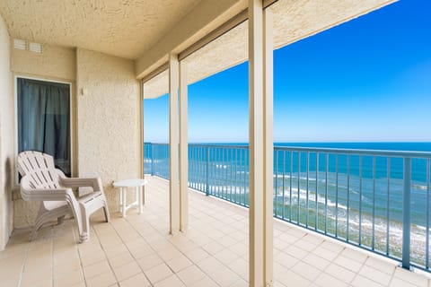 Sprawling balcony with endless ocean views!