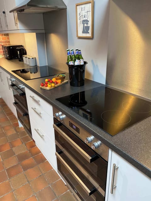 The North Wales Gathering - well equipped kitchen 