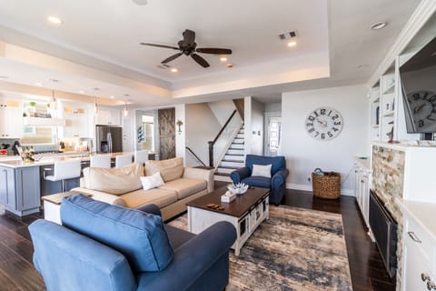 This living room is perfect for spending time together with your loved ones!