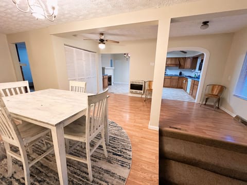 Dining area to kitchen