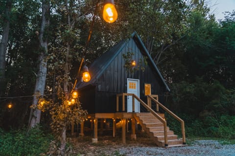 Come enjoy THE BLONDE TREEHOUSE!