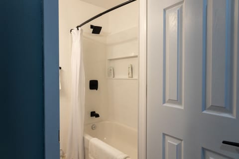 4 piece washroom with tub and shower