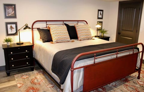 Queen bed upstairs w/ smart TV