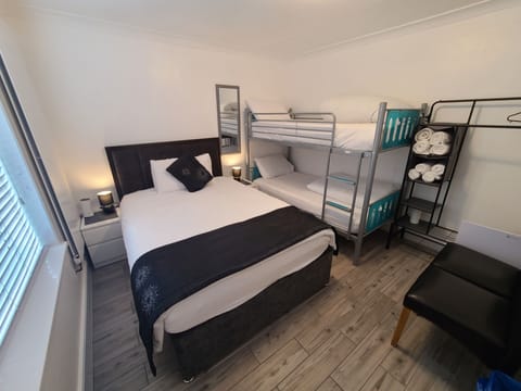 Room 1 (upto 4 people)