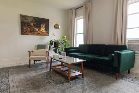 This bright spacious top floor 2 bedroom apartment was recently renovated and offers everything you could need for a relaxing and pleasant trip to northern Vermont