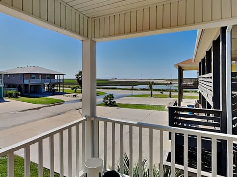 Welcome To The Driftwood - Water Views