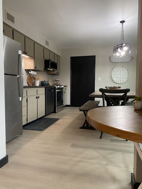 OWLS NEST - The kitchen is perfect for making family meals.