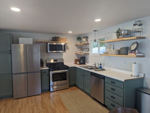 Full kitchen with updated appliances!