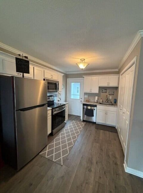 Small, but fully stocked kitchen