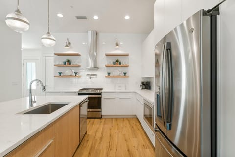 Main Level - Kitchen