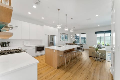 Main Level - Kitchen, Seats 4