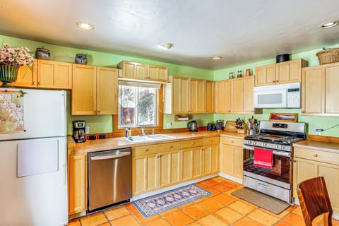 Kitchen | 2nd Floor | Blender | Slow Cooker | Toaster | Dishware & Flatware