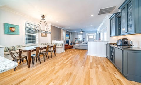 Dining area which can seat eight
